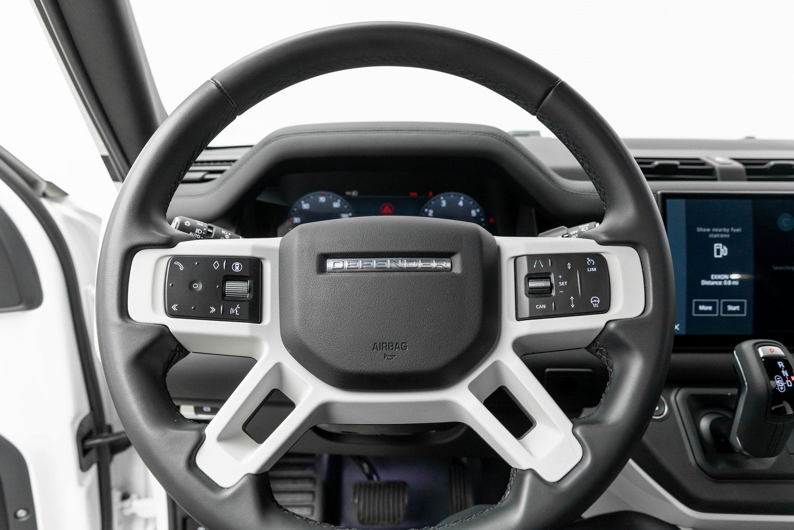 Land Rover Defender S 2025