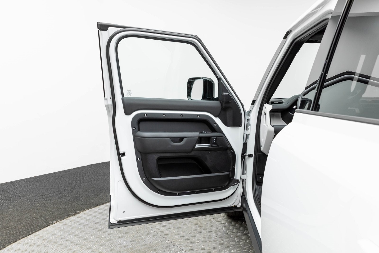 Land Rover Defender S 2025