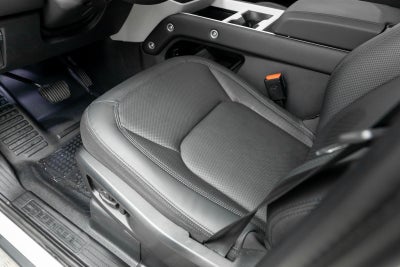 Land Rover Defender S 2025