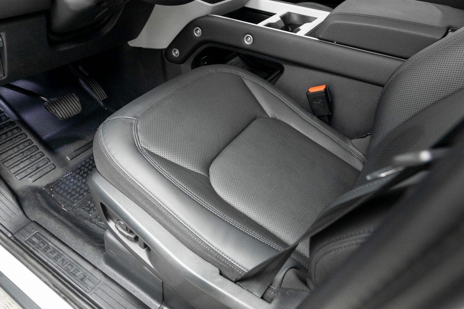 Land Rover Defender S 2025