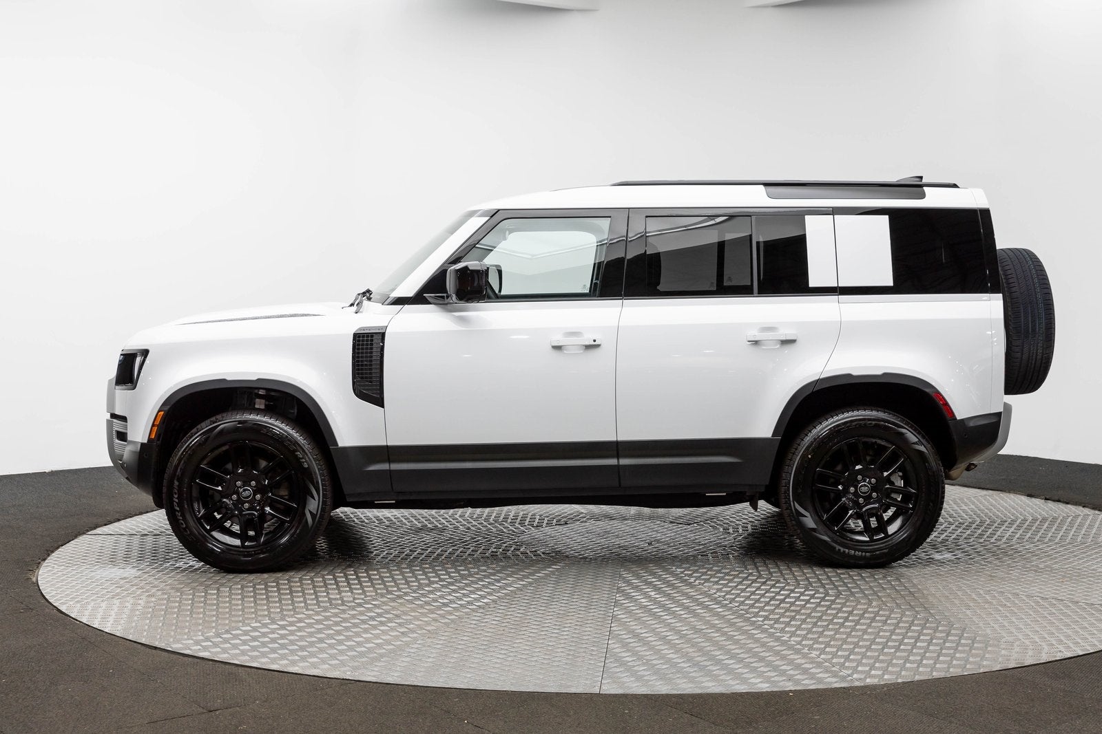 Land Rover Defender S 2025