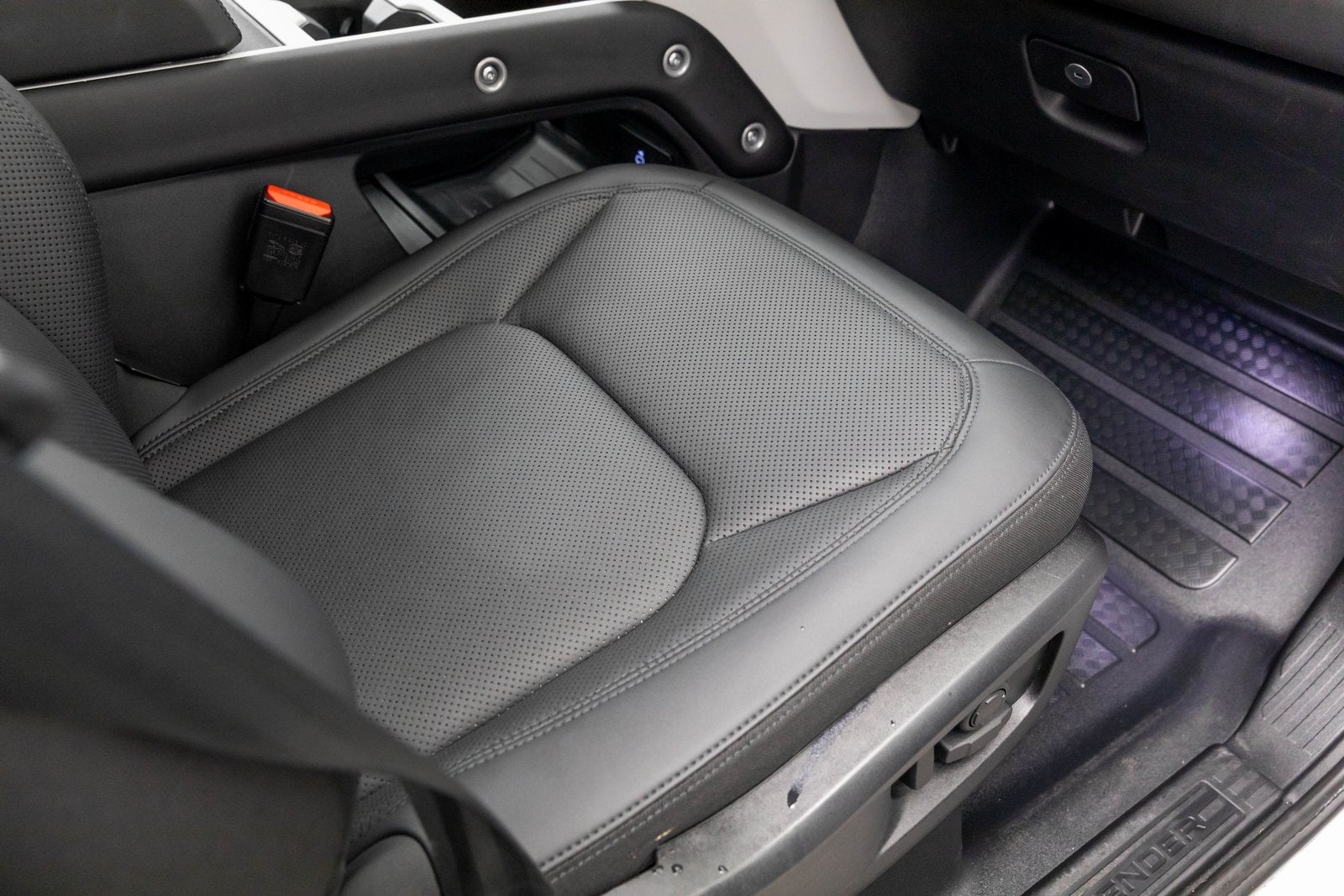 Land Rover Defender S 2025