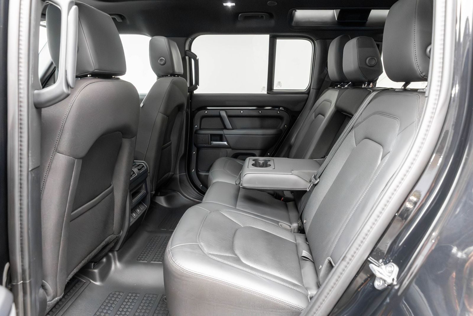 Land Rover Defender S 2025