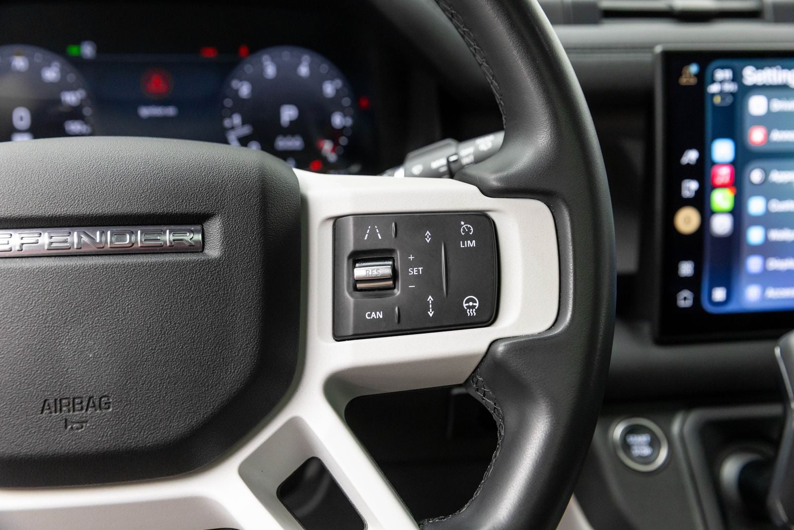 Land Rover Defender S 2025