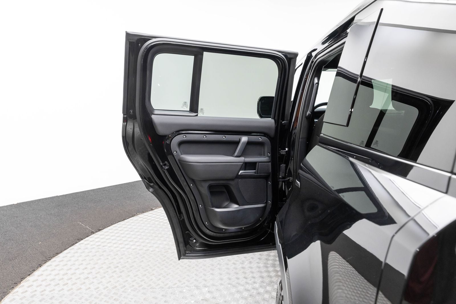 Land Rover Defender S 2025