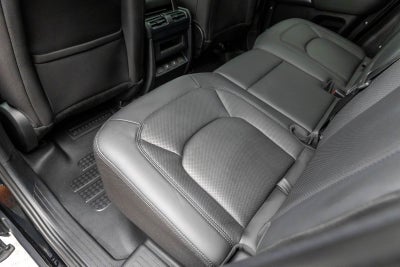 Land Rover Defender S 2025