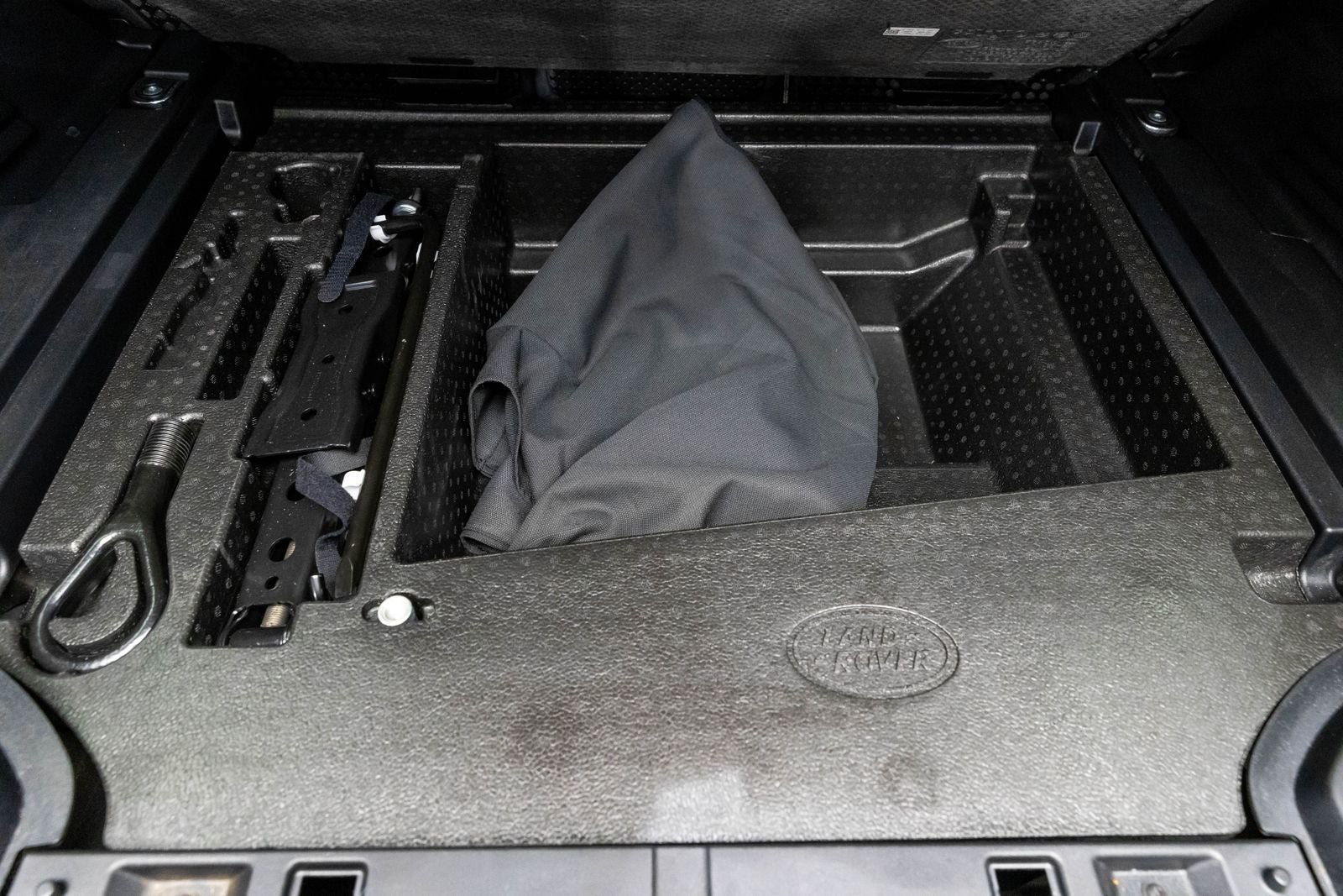 Land Rover Defender S 2025