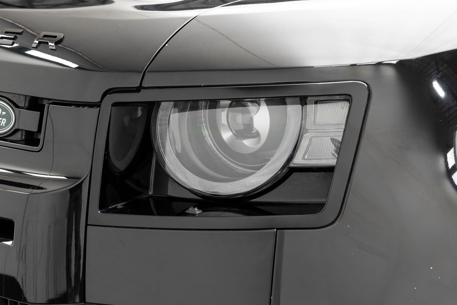 Land Rover Defender S 2025