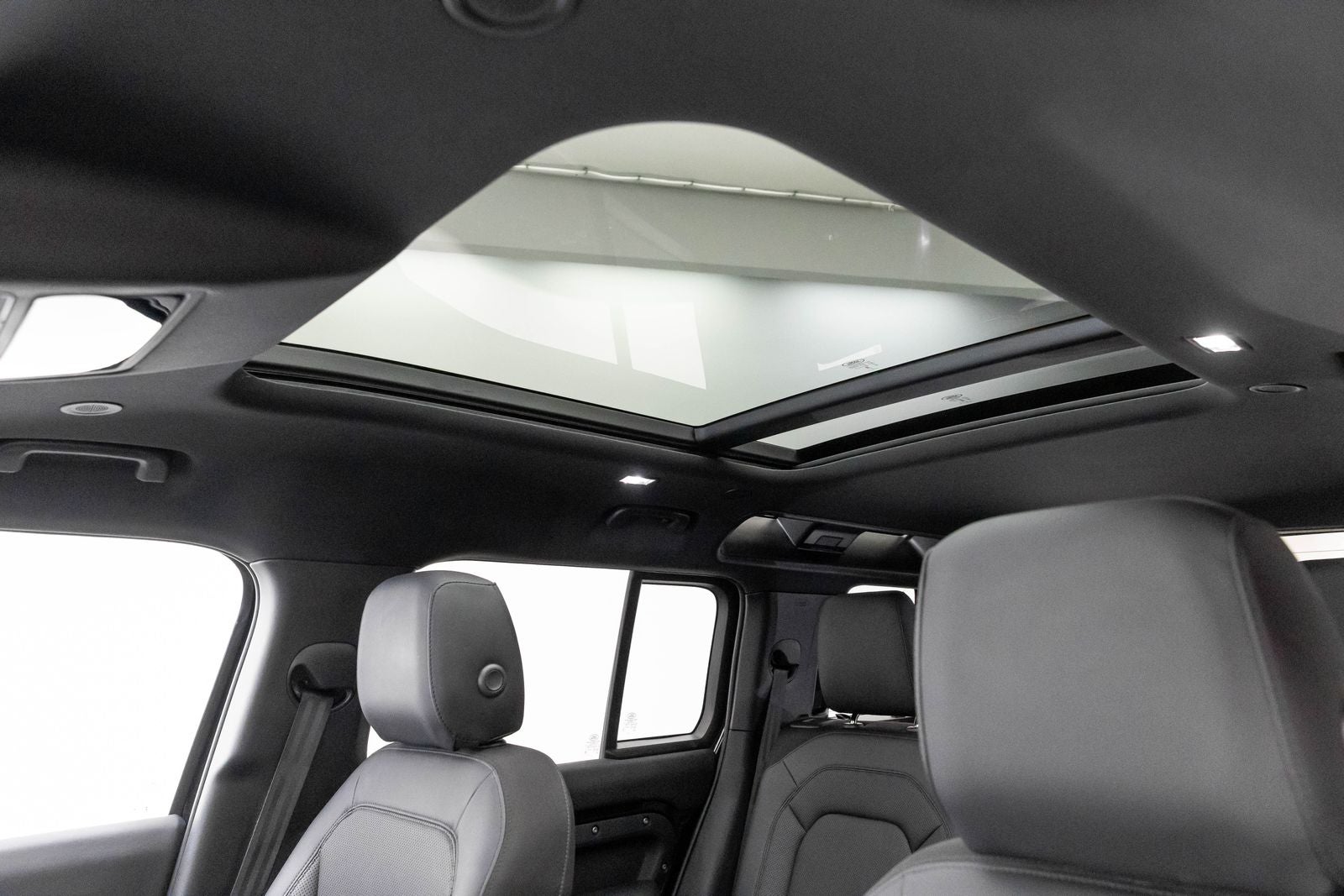 Land Rover Defender S 2025