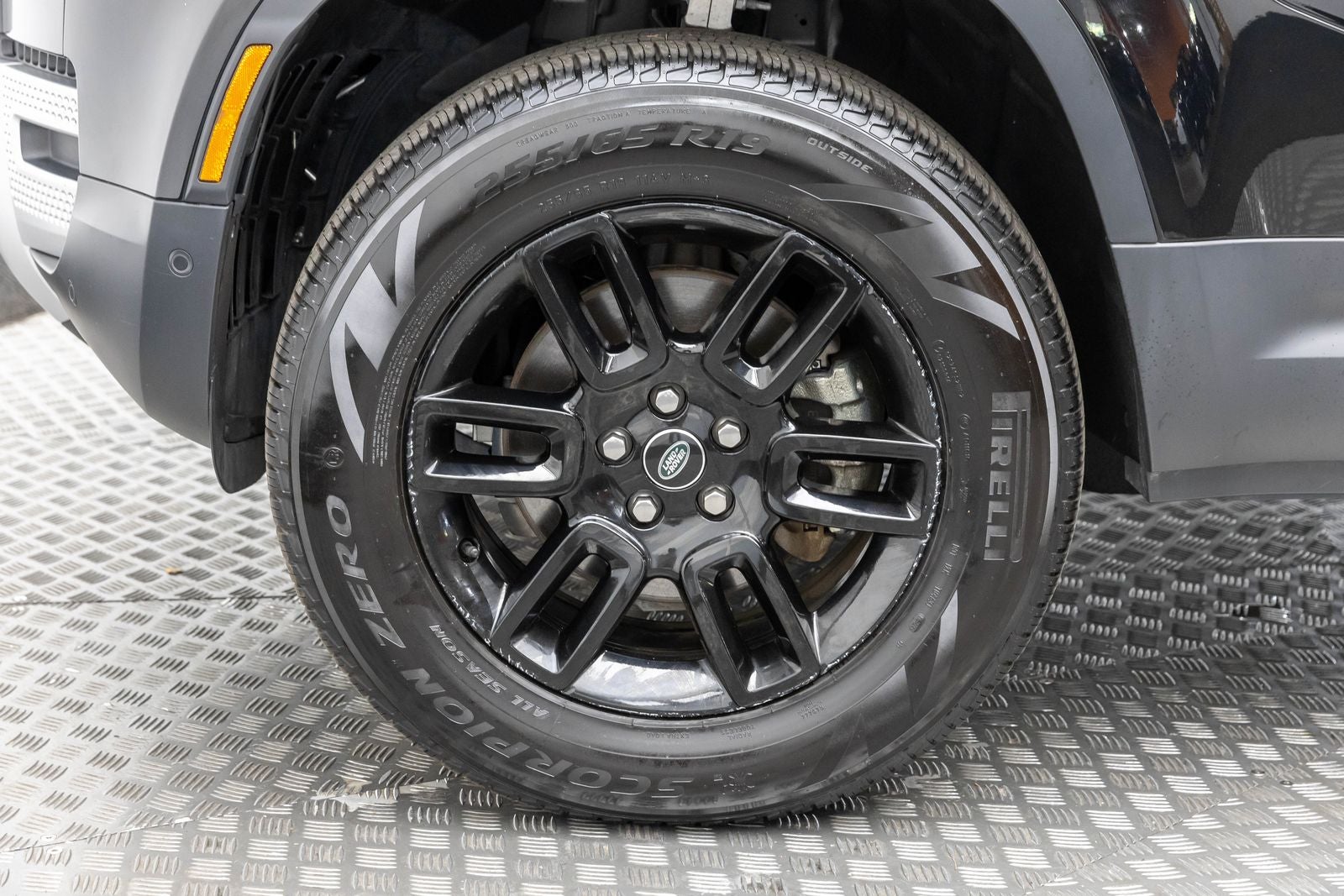 Land Rover Defender S 2025