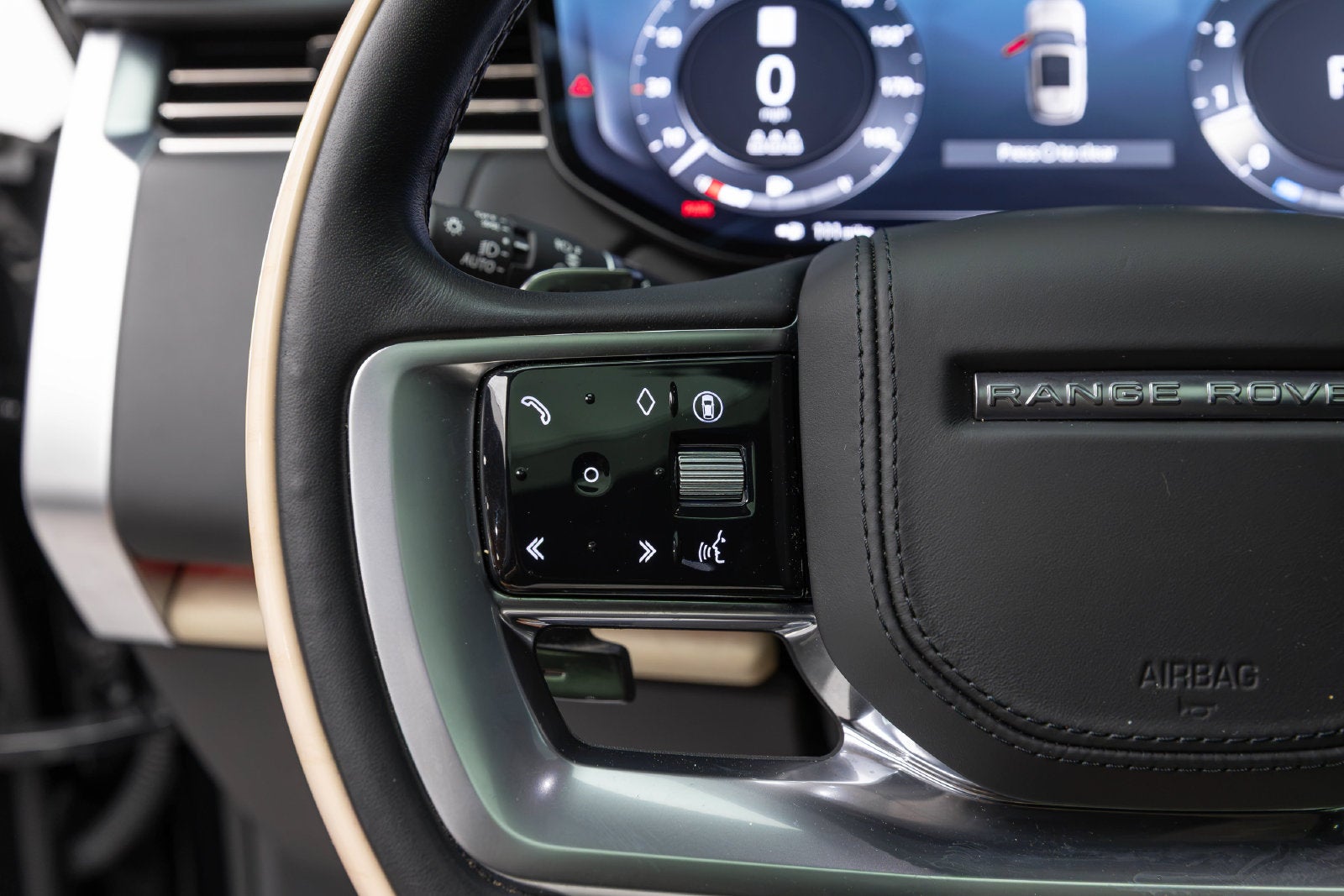 Land Rover Range Rover SV 2025
