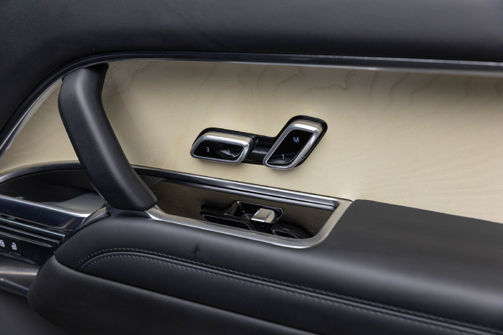 Land Rover Range Rover SV 2025