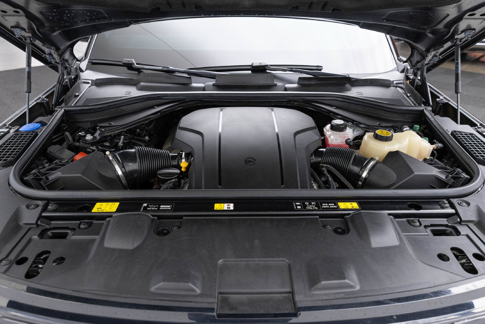 Land Rover Range Rover SV 2025