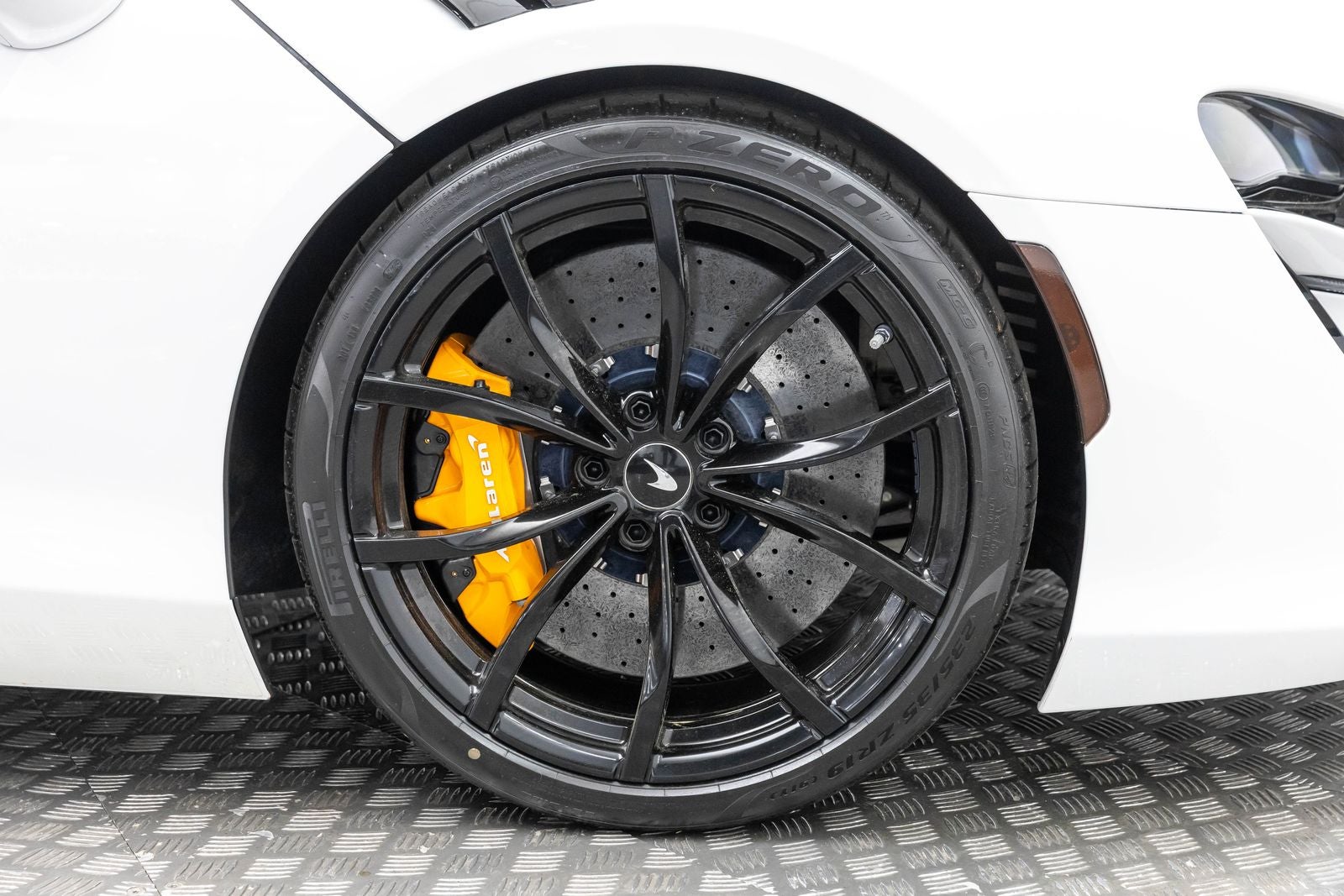 McLaren Artura Coupé 2023