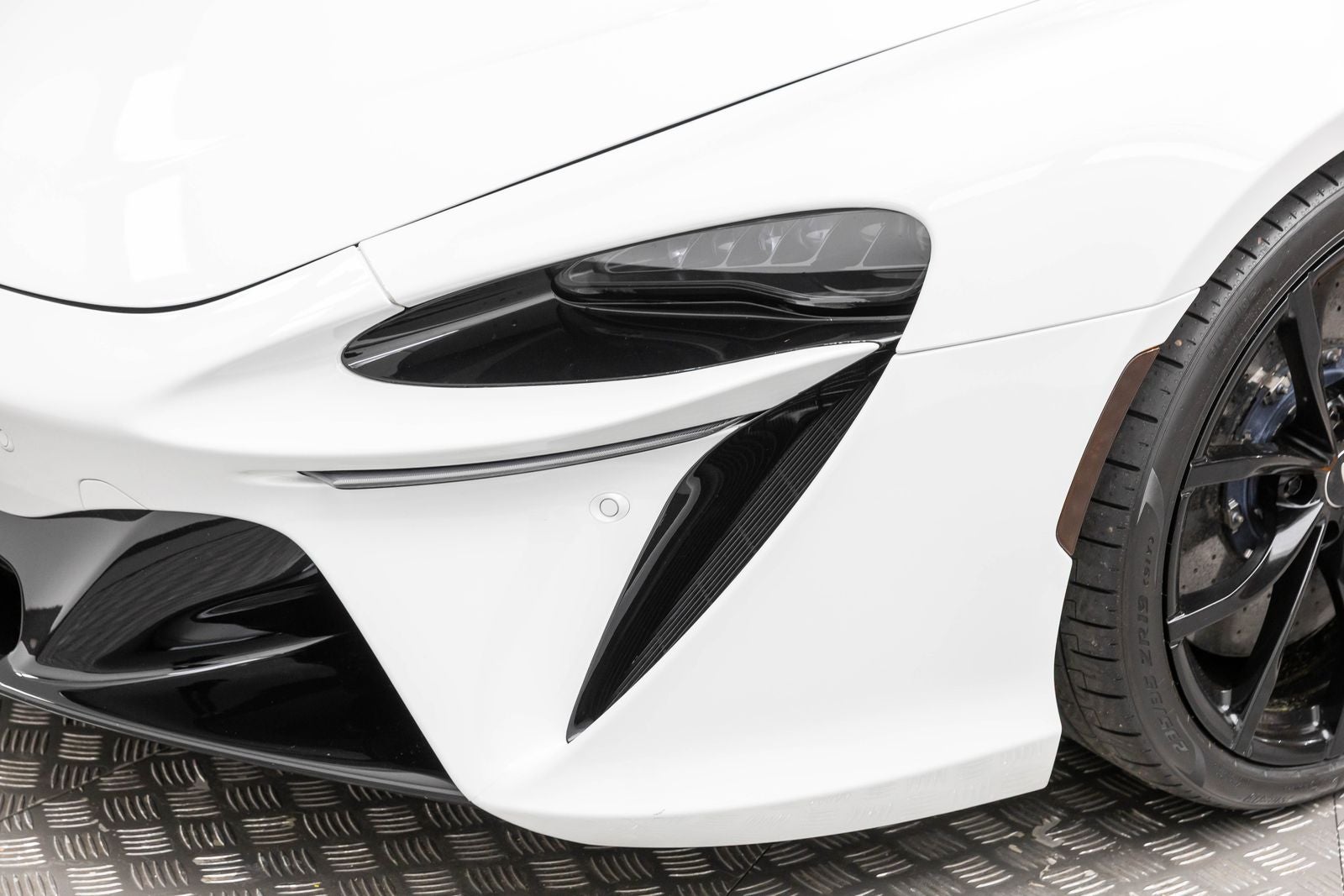 McLaren Artura Coupé 2023