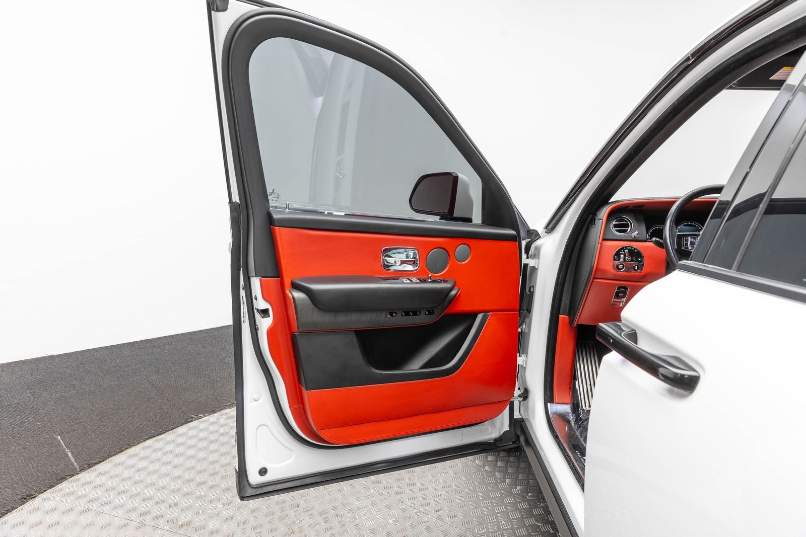 Rolls-Royce Cullinan SUV 2020