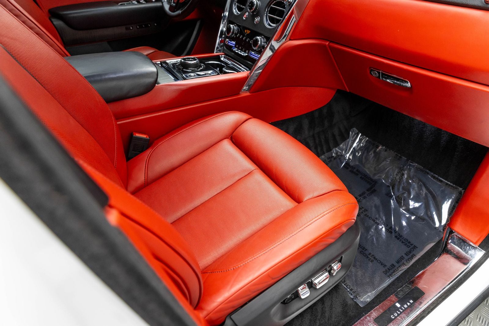 Rolls-Royce Cullinan SUV 2020