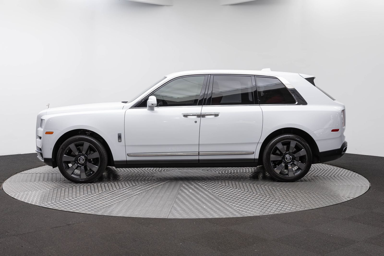 Rolls-Royce Cullinan SUV 2021