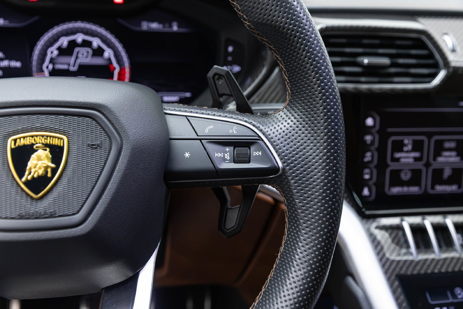 Lamborghini Urus AWD 2021