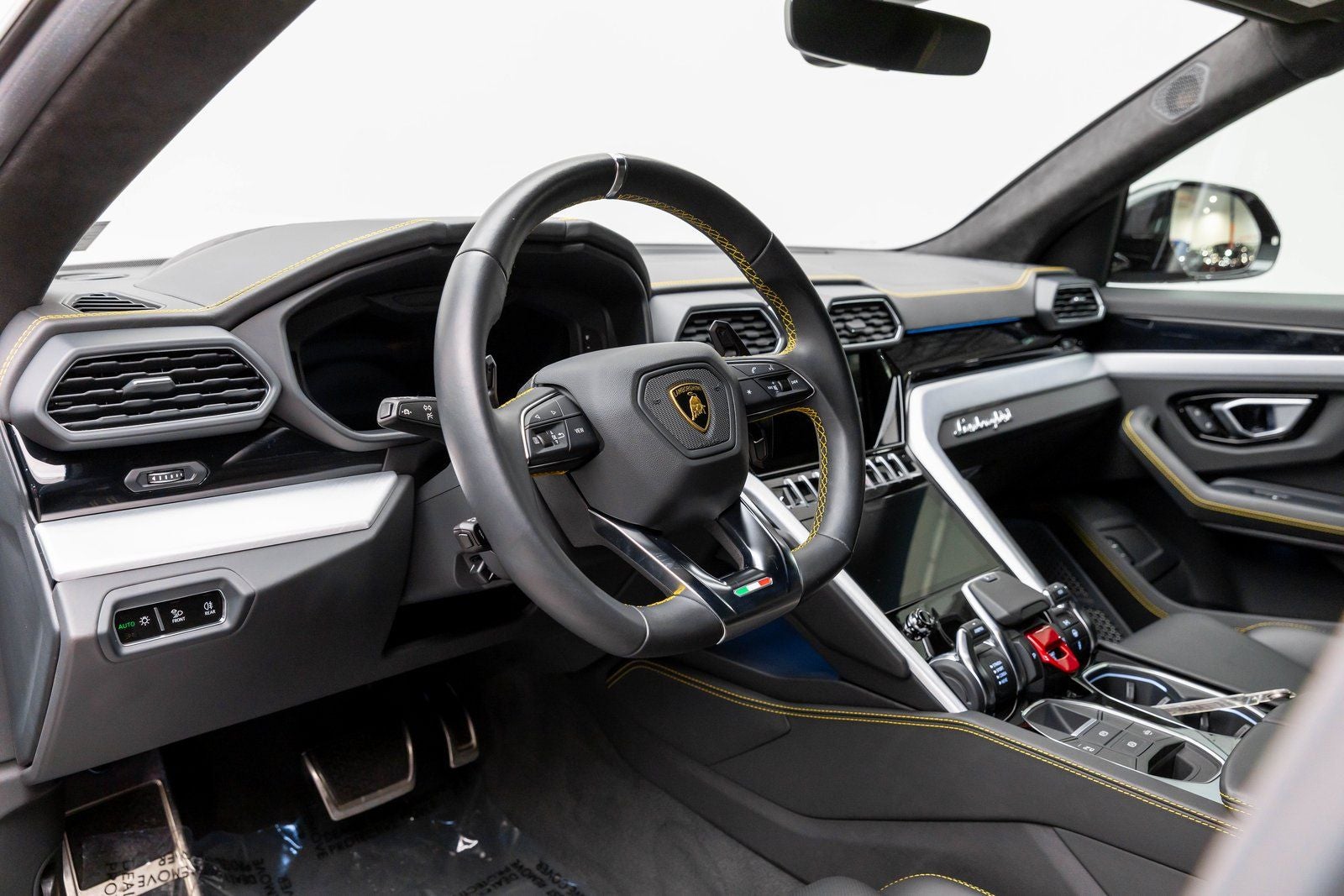 2022 Lamborghini Urus AWD