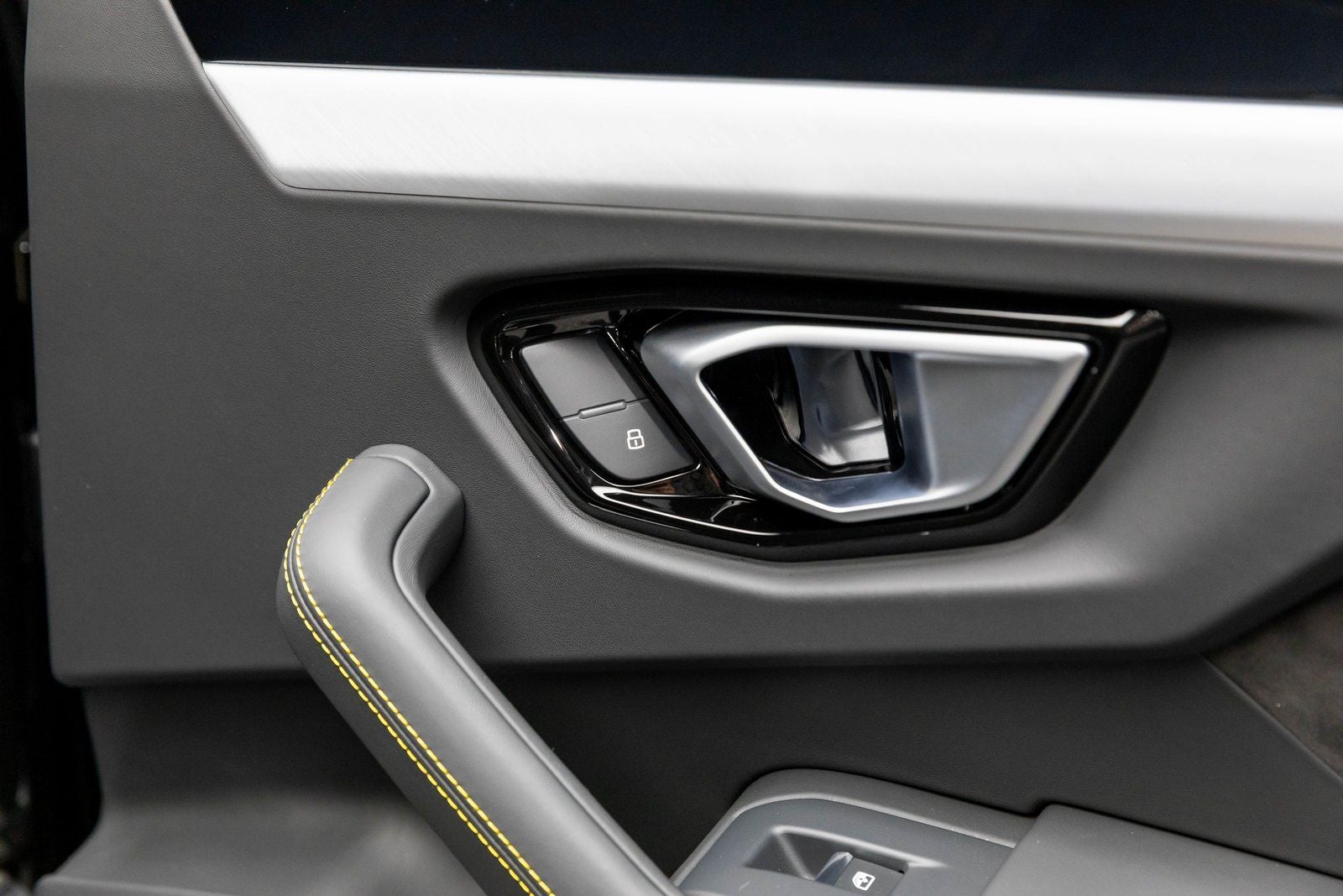 2022 Lamborghini Urus AWD