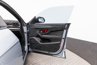 2024 Lamborghini Urus Performante