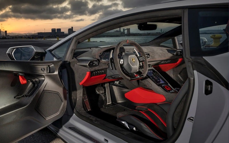 Investigación sobre vehículos Lamborghini