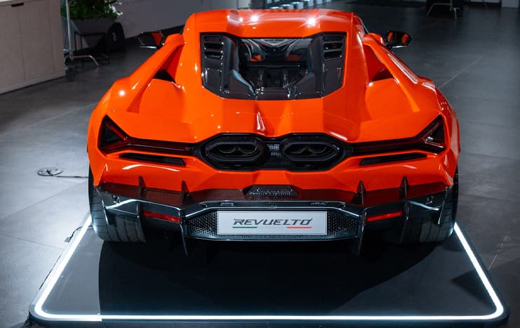 Imagen exterior trasera del Lamborghini Revuelto